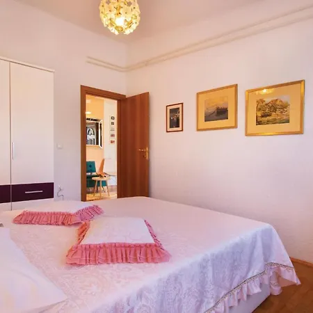 Apartment Nice In W/ 1 Bedrooms Peroj