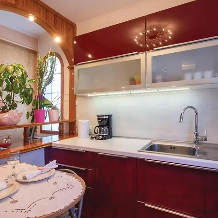 Nice In W/ 1 Bedrooms * Перой