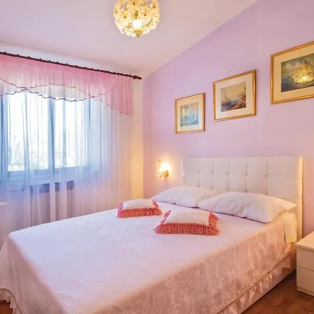 Nice In W/ 1 Bedrooms